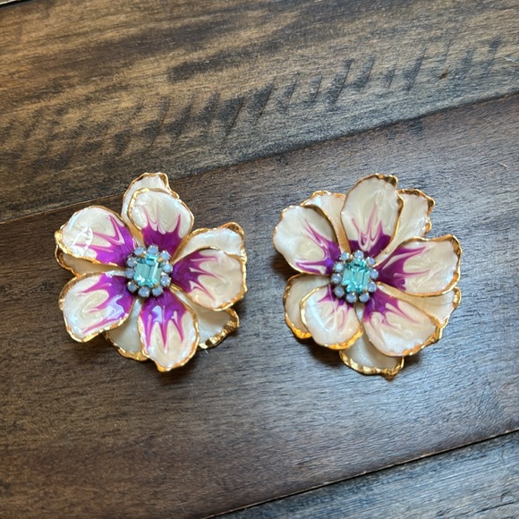 Anthropologie | The Pink Reef Blue Pearl Big Flower Earrings - Picture 2 of 4